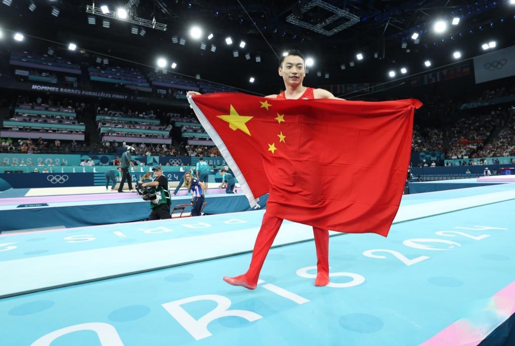 韩国选手斩获体操男子双杠项目金牌